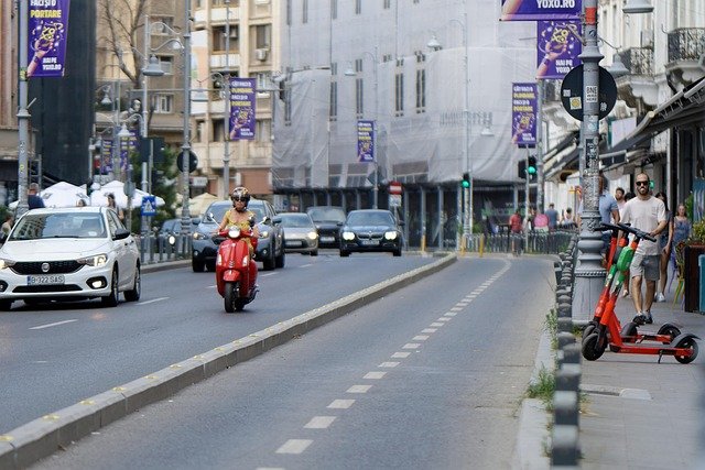 REVOO A12 & A12 LFP Electric Bike – A Modern Solution for Smart Travel